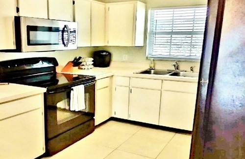 Lindfields Villa | Ref 993PF. Family home, free BBQ. Near Disney. Pet friendly