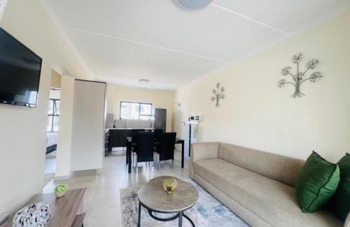 Boksburg Apartment | Refined Cozy Retreat