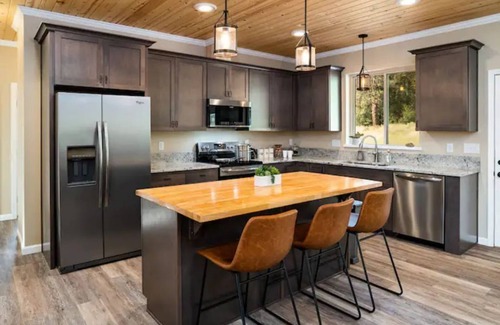 Garden Valley Cabin | Refined Living Surrounded by Beautiful Scenery and Amazing Wildlife