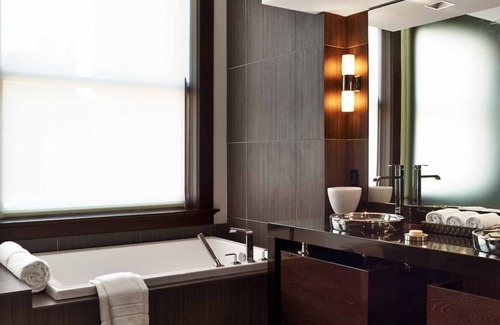 Downtown Dallas Hotel | Refined One-Bedroom Suite with Luxe Bath and Boutique Charm