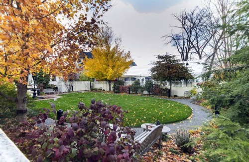 Milford House | Refined Retreat near Delaware Water Gap - Foodies & Outdoor Enthusiasts