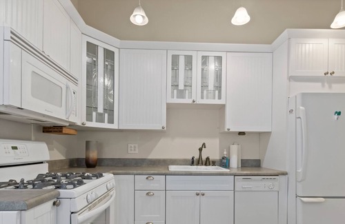 Saratoga Springs House | Refined Saratoga Retreat for the 2025 Track Season