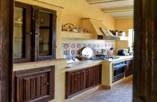 Castelvetrano Villa | Refined villa embellished by a large green park