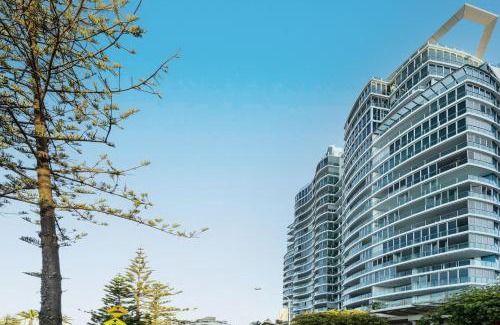 Coolangatta Resort | Reflection on the Sea