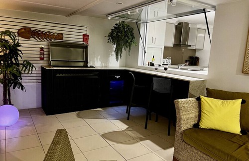 Broadbeach Waters Apartment | Reflections @ Broadbeach (Heated Pool) #NEW!