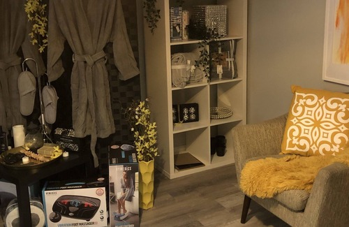 Redford House | Refreshing 4BR 2BA Bungalow| Free Washer & Dryer| Wifi