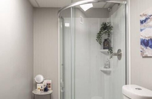 Redford House | Refreshing 4BR 2BA Bungalow| Free Washer & Dryer| Wifi