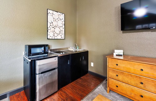 Townsend Hotel | Refreshed Cades Cove Luxury Suite Kitchenette