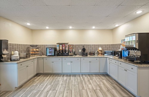 Townsend Hotel | Refreshed Cades Cove Luxury Suite Kitchenette