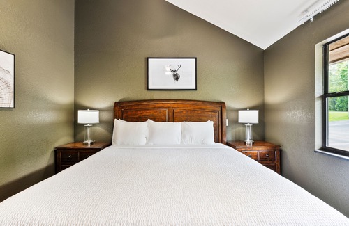 Townsend Hotel | Refreshed Cades Cove Luxury Suite Kitchenette