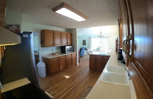 Westminster House | Refreshed Property! Deep Water, Quiet Cove, 30 minutes from Clemson