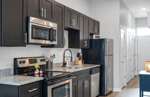 Hillsboro Village Condo | REFRESHING 2 bedroom, 3 bed ★ Nashville condo w/FREE Parking +Near Restaurants