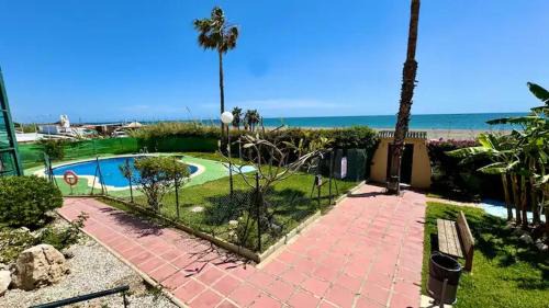 Benajarafe Apartment | Refugio con Piscina junto al Mar en Benajarafe