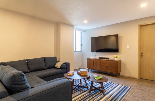 Miguel Hidalgo Apartment | Refurbished Apt. with Private Terrace in Las Lomas