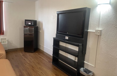 Lincoln Hotel | REGAL 8 INN & SUITES