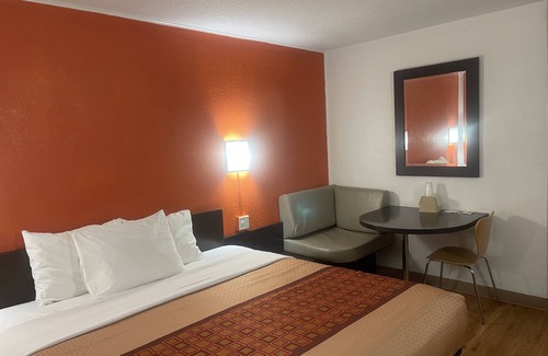 Lincoln Hotel | REGAL 8 INN & SUITES