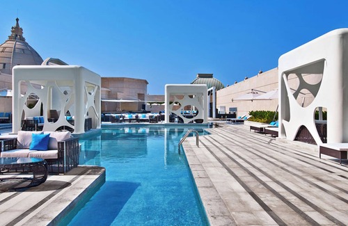 Sheikh Zayed Road Apartment | Regal Heights - Grand Deluxe King Suite in Business Bay, Dubai. Pet -Friendly!