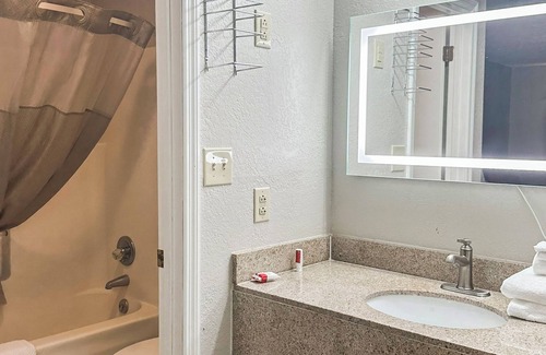 Guntersville Hotel | Regal Inn Guntersville By OYO Hwy 431