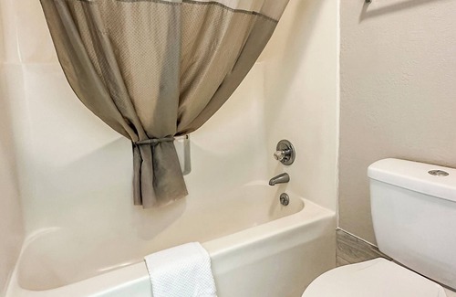 Guntersville Hotel | Regal Inn Guntersville By OYO Hwy 431