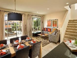 Kissimmee Hotel | Regal Oaks Resort Vacation Townhomes by IDILIQ - Free Private Hot tub!