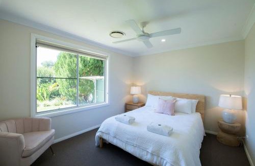Dubbo House | Regand Retreat - Pool, Luxurious Family Home