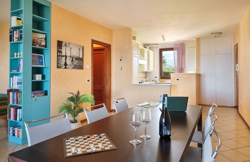 Calmasino Apartment | Regarda - apartment "Perla del Garda" at Lazise with lake view terrace