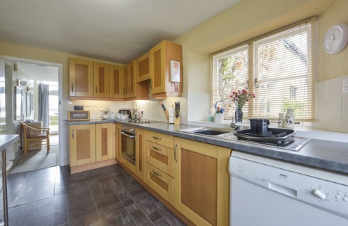 Mylor Churchtown Cottage | REGATTA COTTAGE, pet friendly, country holiday cottage in Feock