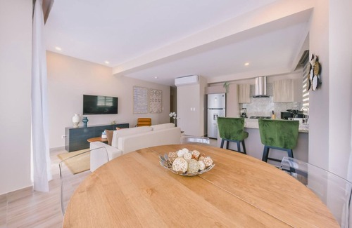 Downtown Santo Domingo Apartment | Regatta Living ll With Breakfast Included - 907