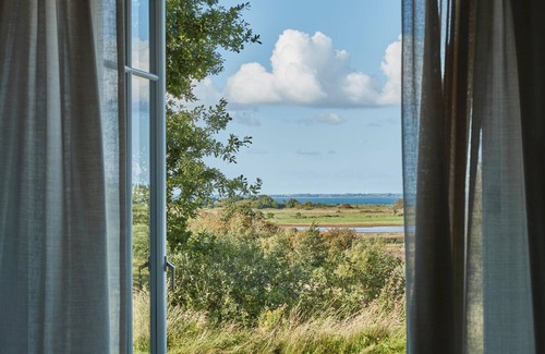 Nieby House | Regenbogen, das Atelierhaus Unter Reet für bis zu 8 Personen, Direkter Seeblick