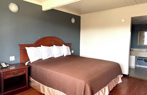 Raisin Hotel | Regency Inn Fresno