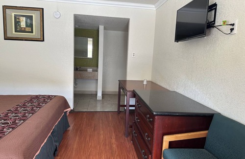 Raisin Hotel | Regency Inn Fresno