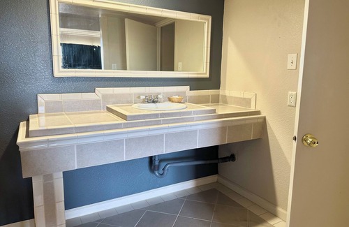 Raisin Hotel | Regency Inn Fresno