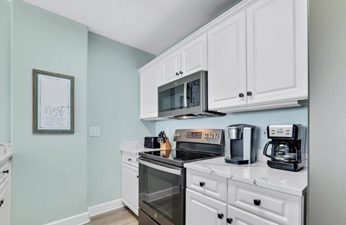 Orange Beach East Condo | Regency Isle 1102: 3/3, 2 covered parking spots, PENTHOUSE