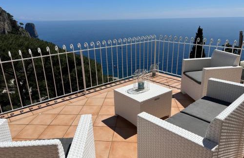 Marina Piccola Apartment | Regina di Capri - Suite vista Faraglioni