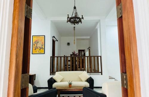 Thiranagama House | Regina Niwasa House
