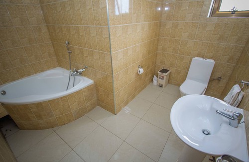 Fort Portal Hotel | Reinah Tourist Hotel