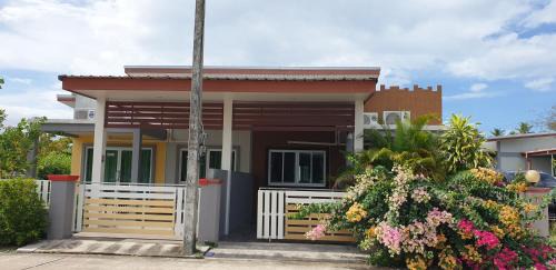 Sichon House | Reindeer beach house วัดเจดีย์ไอ้ไข่