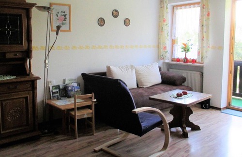 Weissenstadt Apartment | Reiterhof Finkenmühle Fewo Polly - Ferienwohnung Polly mit Balkon