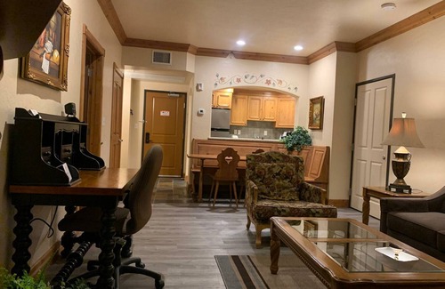 Midway Villa | Rejuvenate in Mtn Villa~Mineral Hot Spring|Spa|Sauna Villa 2076-2