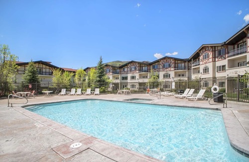 Midway Villa | Rejuvenate in Mtn Villa~Mineral Hot Spring|Spa|Sauna Villa 2076-2