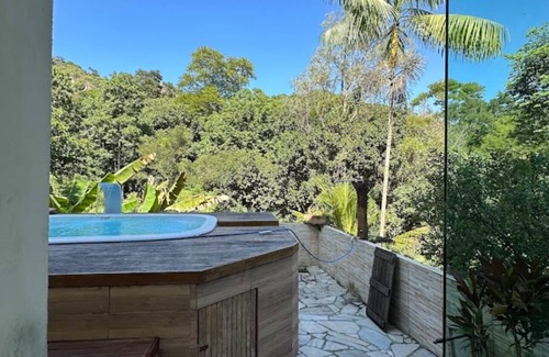 Jacarepagua House | Relax in nature with a mountain climate. Pets are allowed, because of the pool and barbecue.
