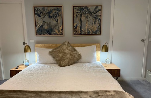 Long Beach Villa | Relax a while - LIZZIE'S at beautiful Long Beach