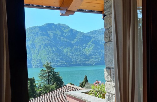 Azzano House | Relax and comfort in the apartment in a villa, with a wonderful view of the lake and private pool