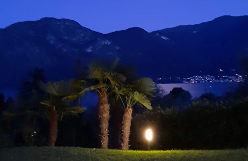 Azzano House | Relax and comfort in the apartment in a villa, with a wonderful view of the lake and private pool