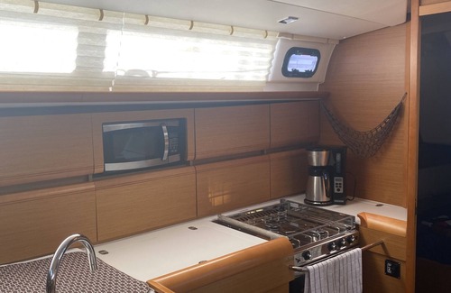 Burnt Store Marina Boat Rental | Relax and enjoy life’s simple pleasures! Come stay on a 52ft yacht