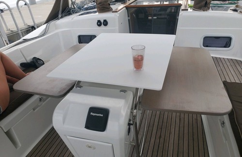 Burnt Store Marina Boat Rental | Relax and enjoy life’s simple pleasures! Come stay on a 52ft yacht