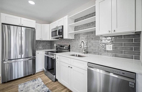 Southend Condo | Relax and enjoy the Beach + Beautifully updated!