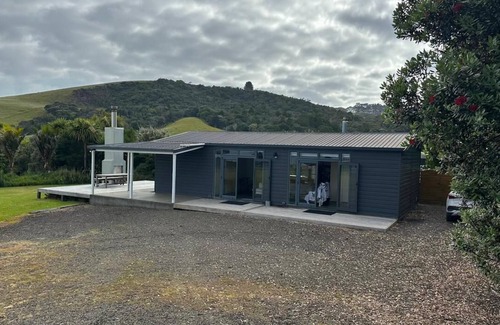 Ahipara Cottage | Relax and enjoy the view, 5 minutes drive from Ahipara beach