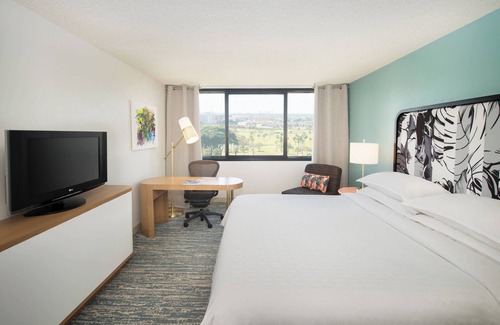Seybold Hotel | Relax and Recharge! Free Breakfast and Outdoor Pool Access! Pets Allowed!