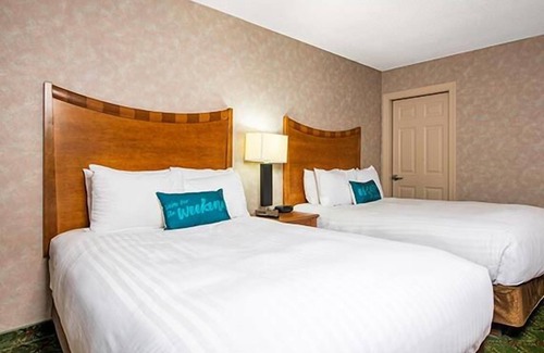 Osage Beach Hotel | Relax and Recharge! Onsite Pool, Free Parking, Close to Lake of the Ozarks
